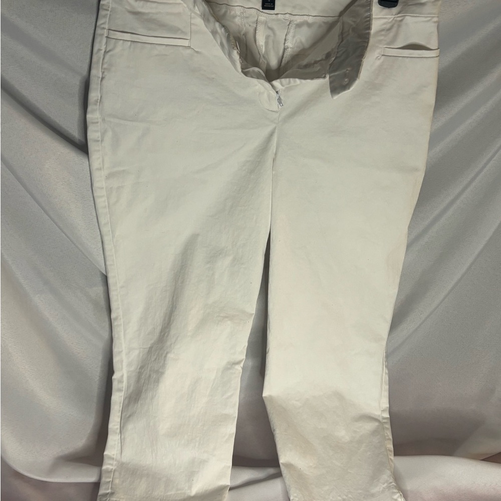 White light weight capri pants
Size 12